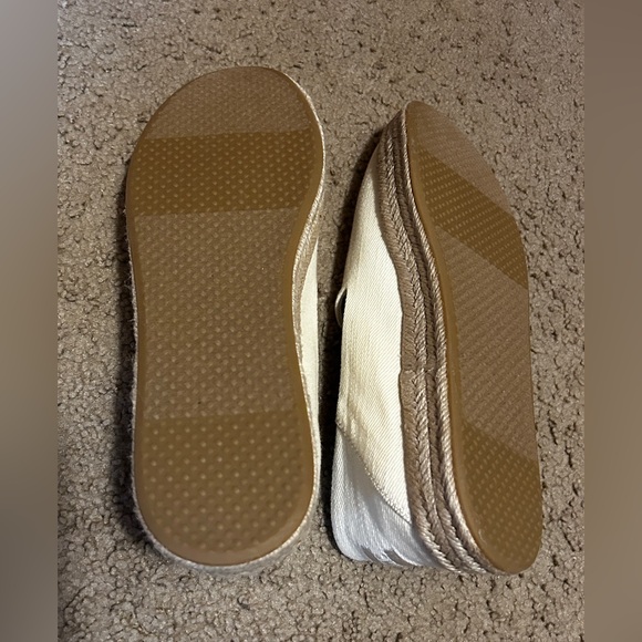 TOMS New women’s shoes especially Cream Canvas Slip-Ons size 9 - Picture 11 of 13